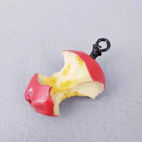 1970s Vintage Pie Slice, Moonpie, Apple Core Necklace Pendant Novelty Food Charm - Picture 5 of 8